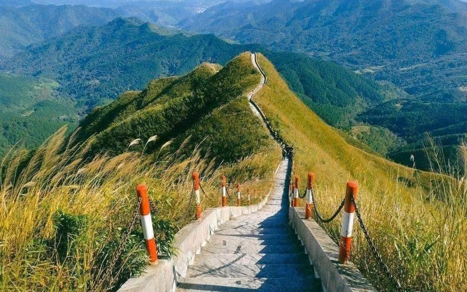 Người ta thường bảo có 2 thứ không thể bỏ qua ở Bình Liêu: Thứ nhất là mùa thu cỏ lau, thứ 2 là khung cảnh hoàng hôn tuyệt diệu.