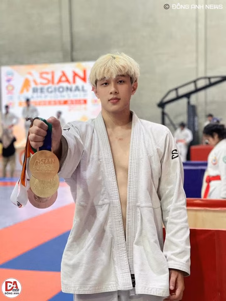 Anh được đánh giá là vận động viên trẻ tiềm năng của bộ môn Jujitsu.
