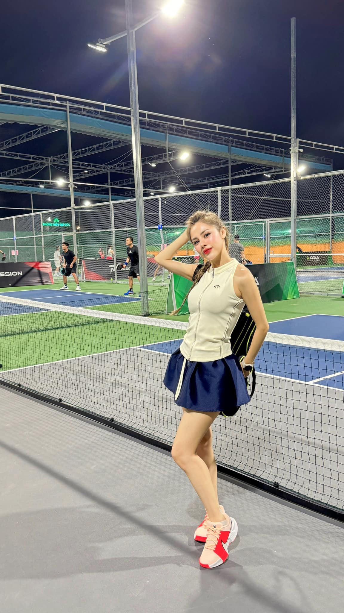 Cô có một cô con gái xinh xắn, thừa hưởng nhiều nét đẹp của mẹ. (Ảnh: FBNV)