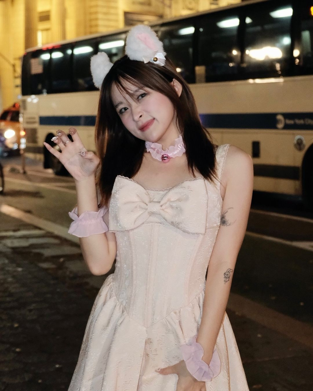 Dịp Halloween năm nay, Chao hóa thân thành cô mèo đáng yêu nhưng cũng vô cùng quyến rũ.