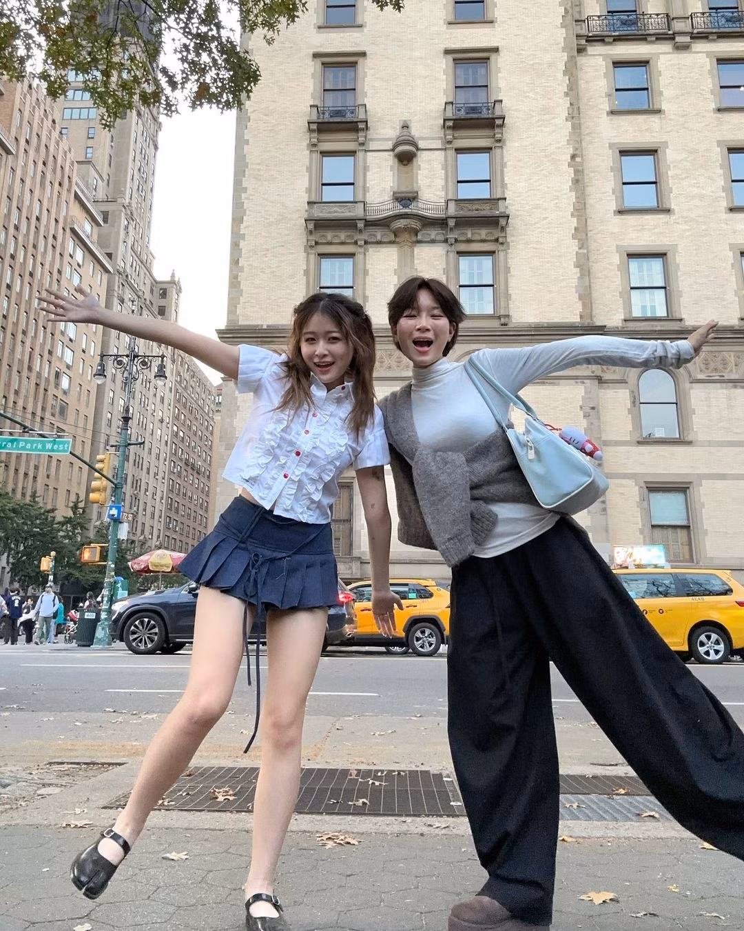 Nếu như Chao được biết đến là một rich kid chính hiệu nổi lên từ những video ghi lại cuộc sống sang chảnh, đi học đến trường quốc tế với mức học phí đắt đỏ, thì Thạch Trang là nàng vlogger được mệnh danh là hot girl chữa lành bởi những nội dung nhẹ nhàng, thu hút.