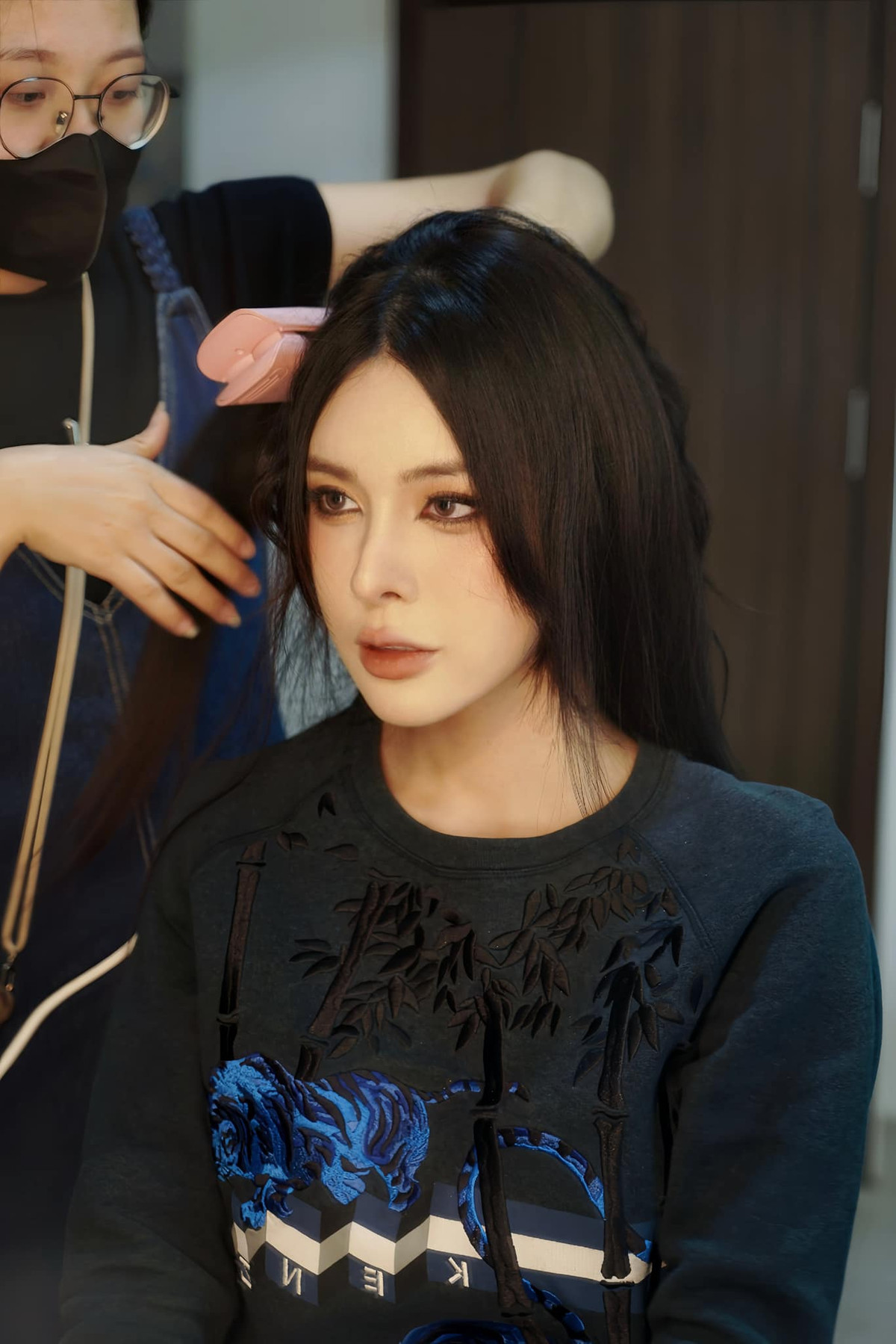 Mặc dù có tin đồn cặp đôi đang trong mối quan hệ tình cảm từ cuối năm ngoái, thế nhưng đến nay, cả 2 mới có sự thoải mái tương tác trên mạng xã hội.