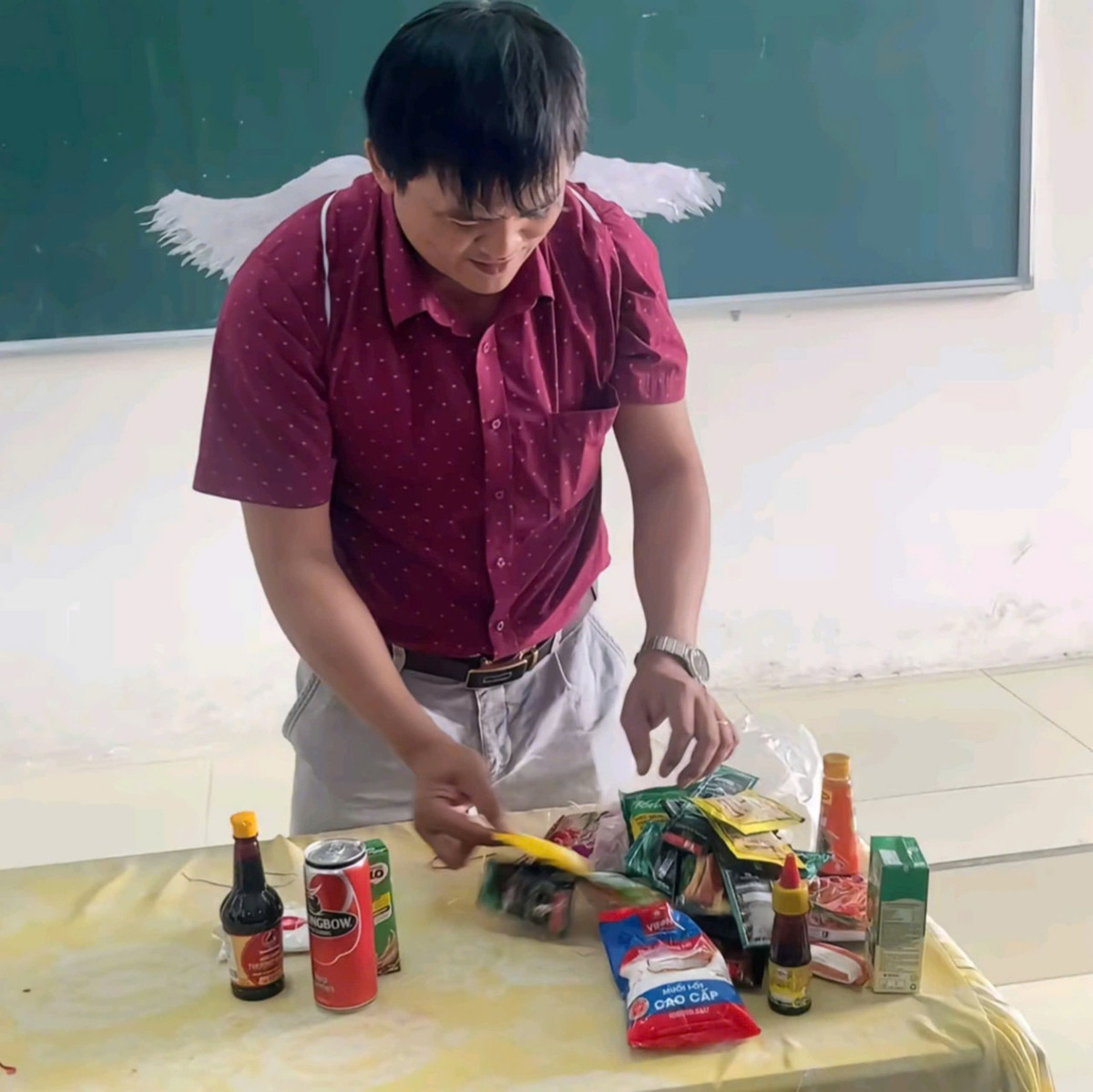 Nhận món quà này, chắc người thầy sẽ ấn tượng lắm.