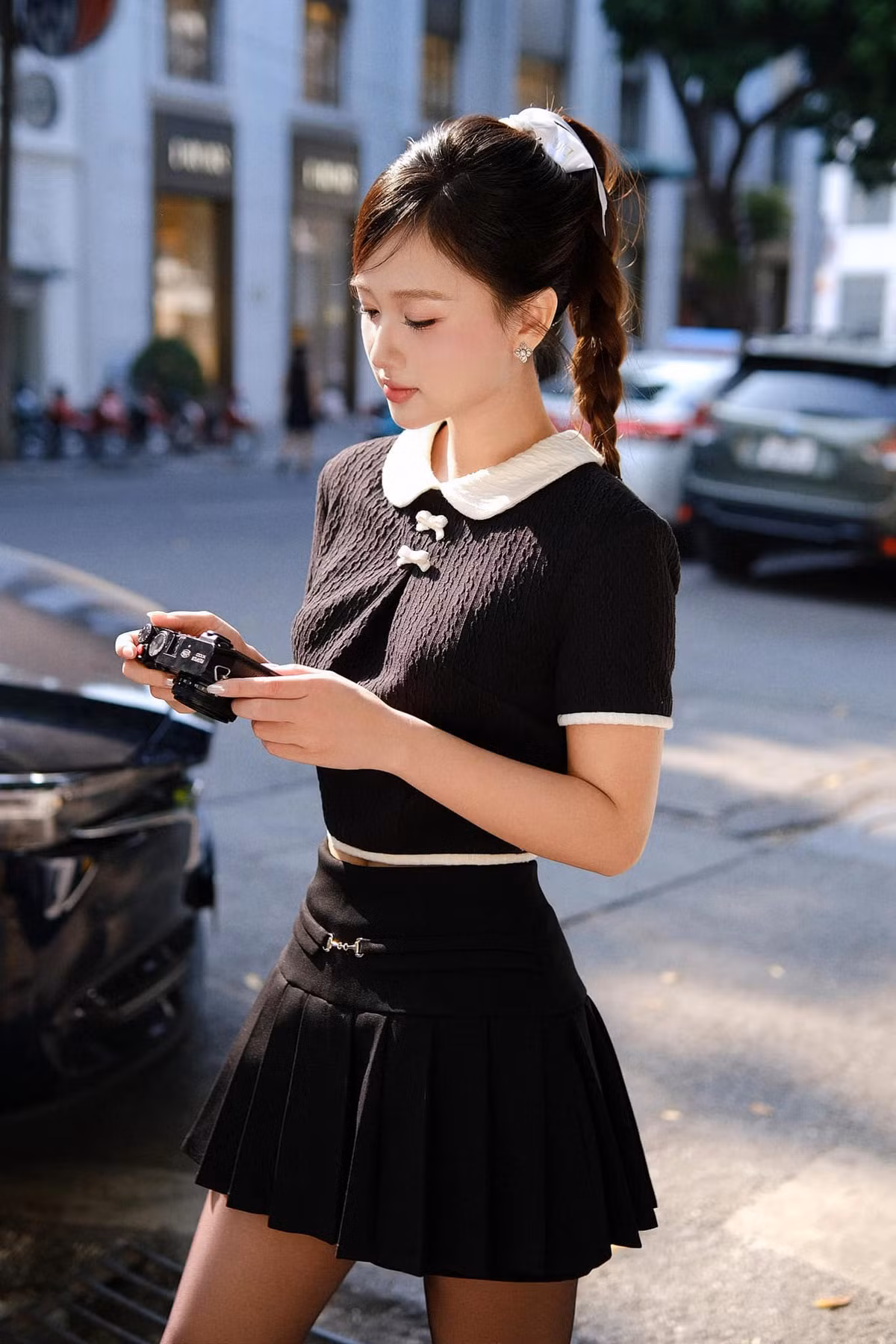 Được biết, Bùi Thu Hương sinh năm 1998, Bắc Cạn, tốt nghiệp Học viện Ngân hàng. Cô từng giành giải Hoa khôi Thanh lịch tại cuộc thi Miss &amp; Mister Hà Nội 2022.