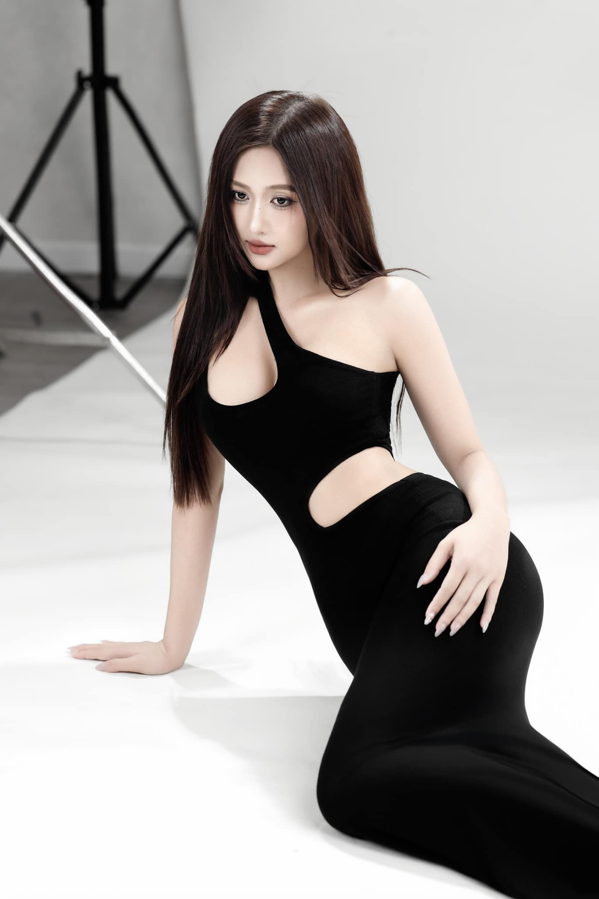 Thu Hương sở hữu nhan sắc ngọt ngào, khí chất thanh thuần cùng thân hình chuẩn chỉnh.