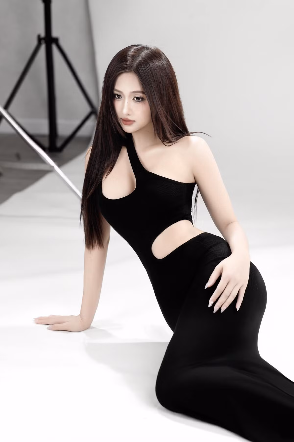 Thu Hương sở hữu nhan sắc ngọt ngào, khí chất thanh thuần cùng thân hình chuẩn chỉnh.