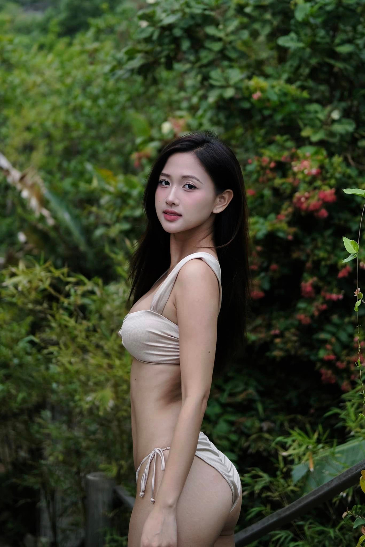 Thu Hương còn từng được mời tham gia diễn xuất trong MV Ai chung tình được mãi, Sai cách yêu, Khắc cốt ghi tâm, Rời xa em…