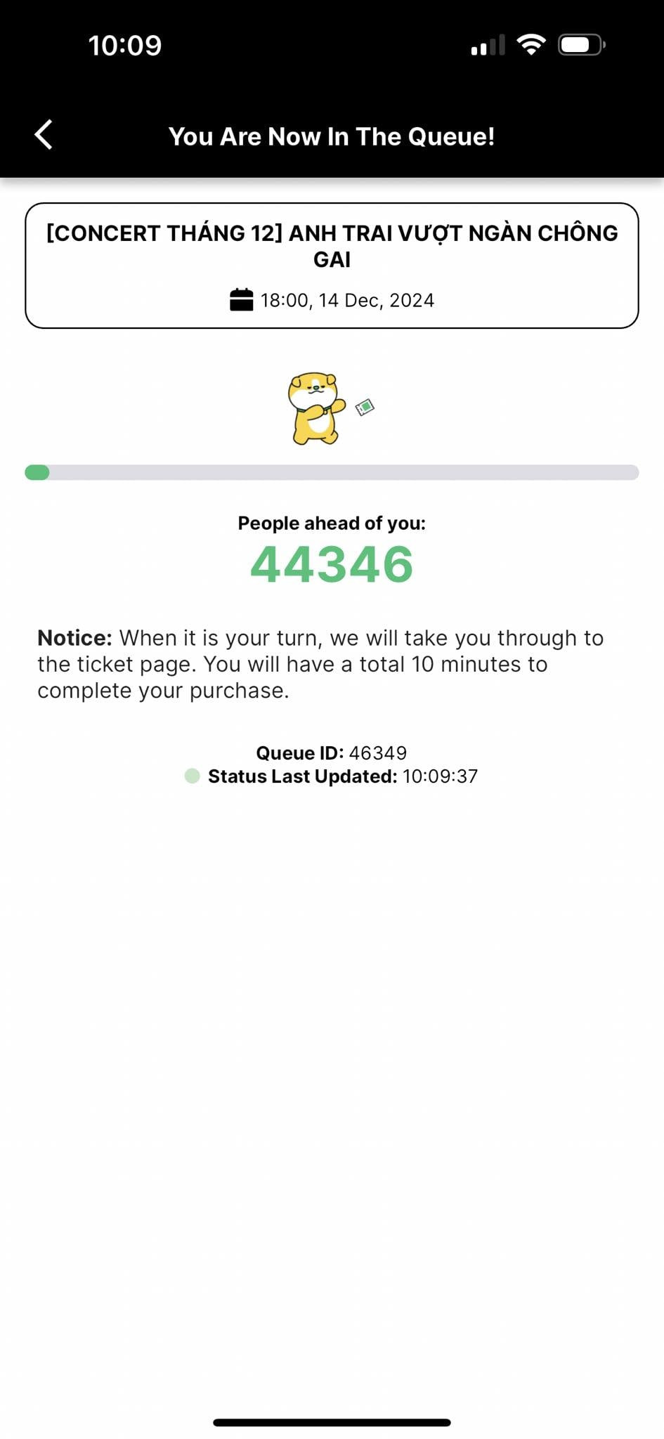 Thậm chí vừa chỉ qua chớp mắt thôi thì con số thứ tự xếp hàng mua vé đã lên đến hàng chục nghìn.