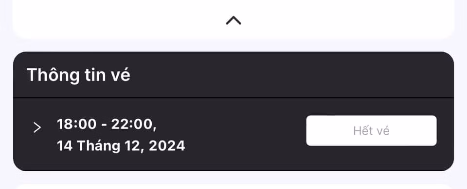 Chỉ sau hơn nửa tiếng, toàn bộ vé đã được bán hết. Tốc độ "cháy vé" quá nhanh khiến nhiều người sốc vì họ vẫn còn xếp hàng chờ đến hơn 100.000 người.