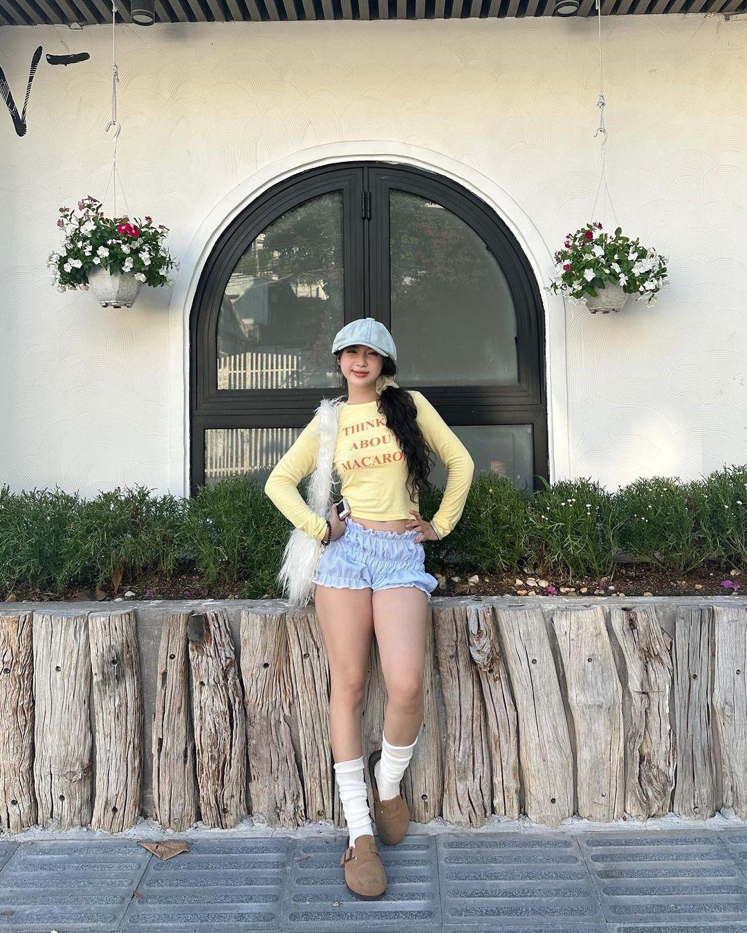 Quần bloomer ngắn với họa tiết tinh tế đã mang đến sự gợi cảm, quyết rũ pha lẫn nét dễ thương.