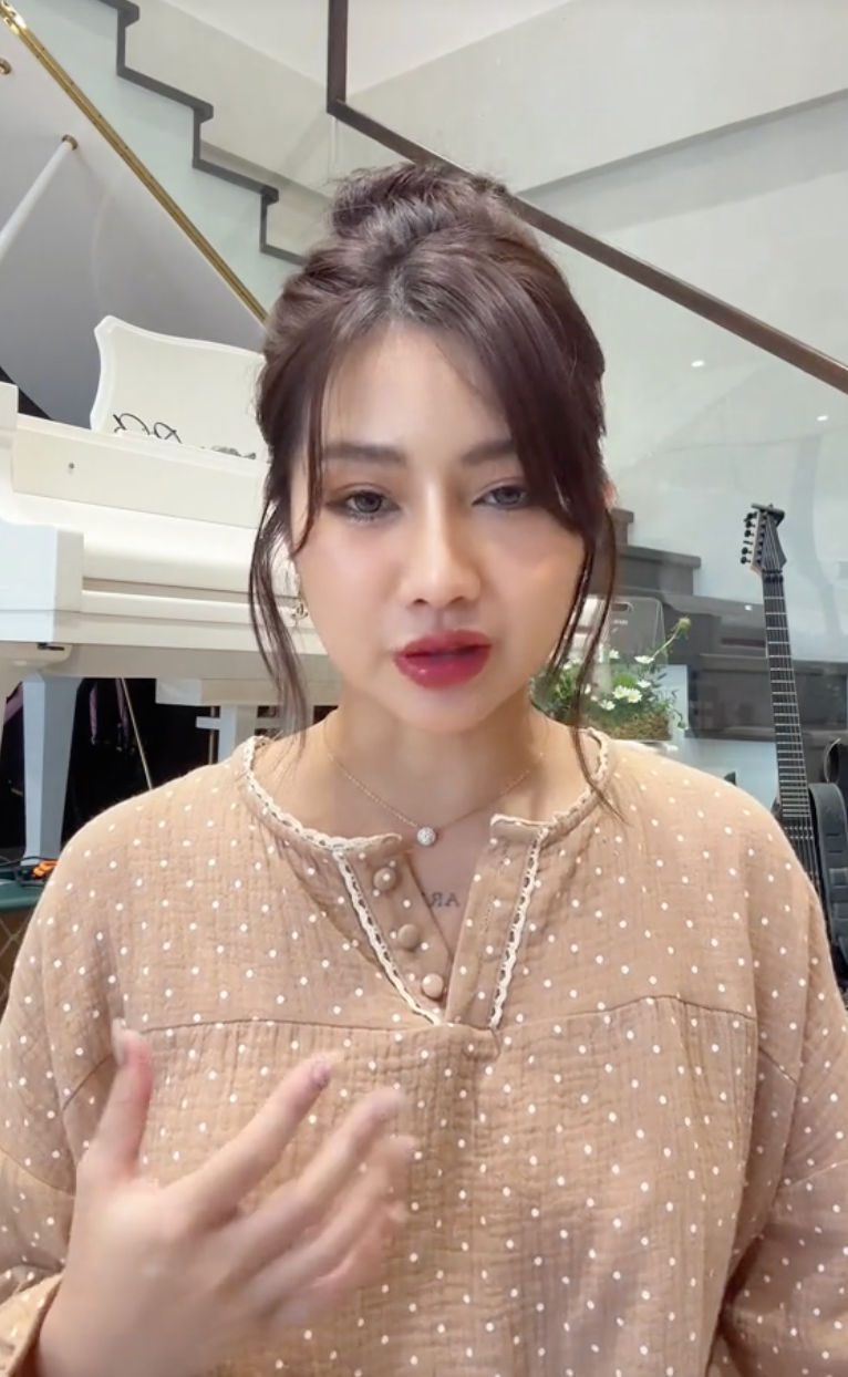 Trước loạt ý kiến trái chiều đó, mới đây Diệp Lê chính thức lên tiếng, giải thích rõ về những bàn tán xung quanh mình. Cô nàng cho biết bản thân đã bắt đầu kiếm tiền từ rất sớm, ngay từ khi học đại học, cô luôn trân trọng những người đã đồng hành, bên cạnh mình.