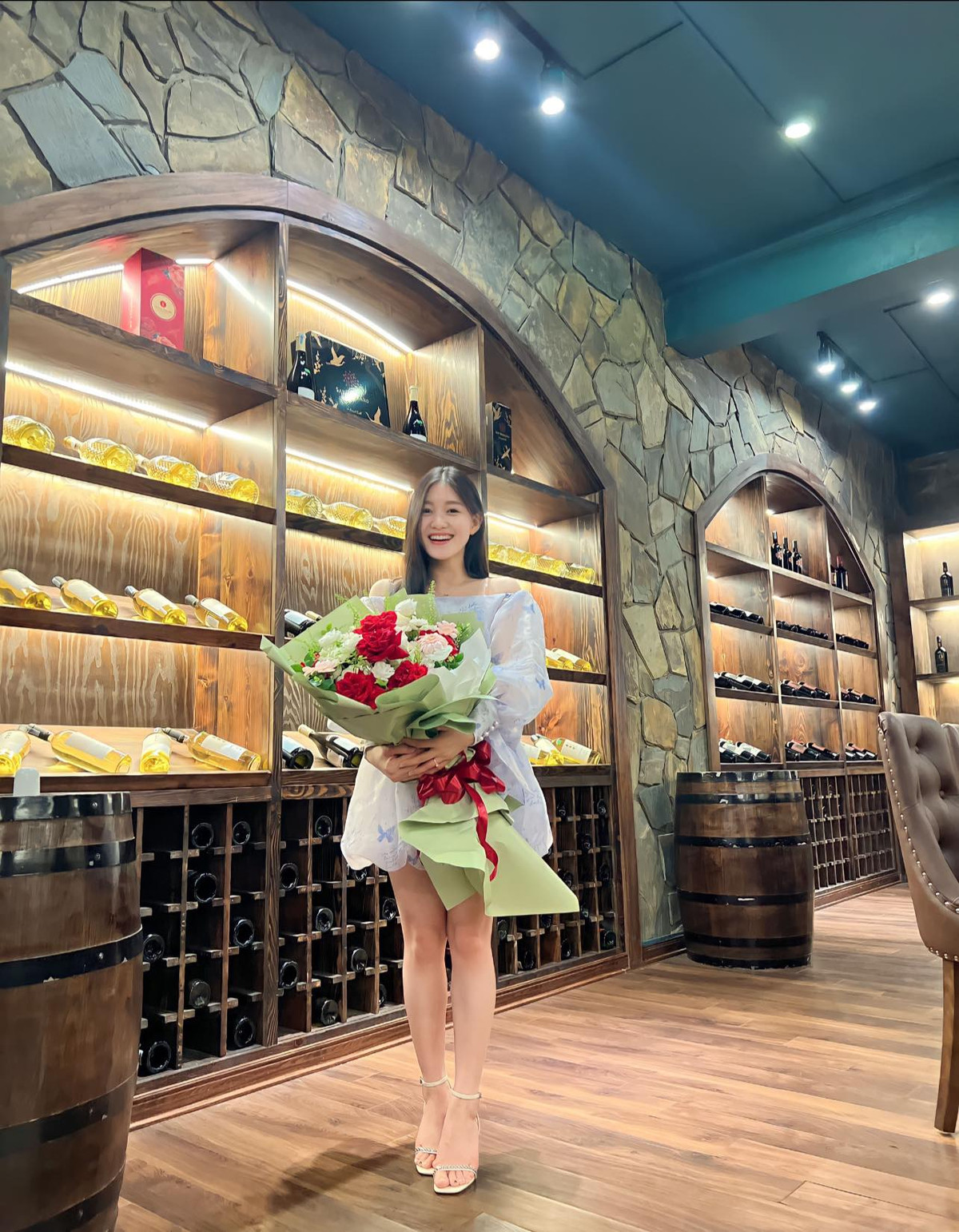 Đám cưới của cặp đôi nhận được rất nhiều lời chúc phúc của bạn bè, người thân quen.