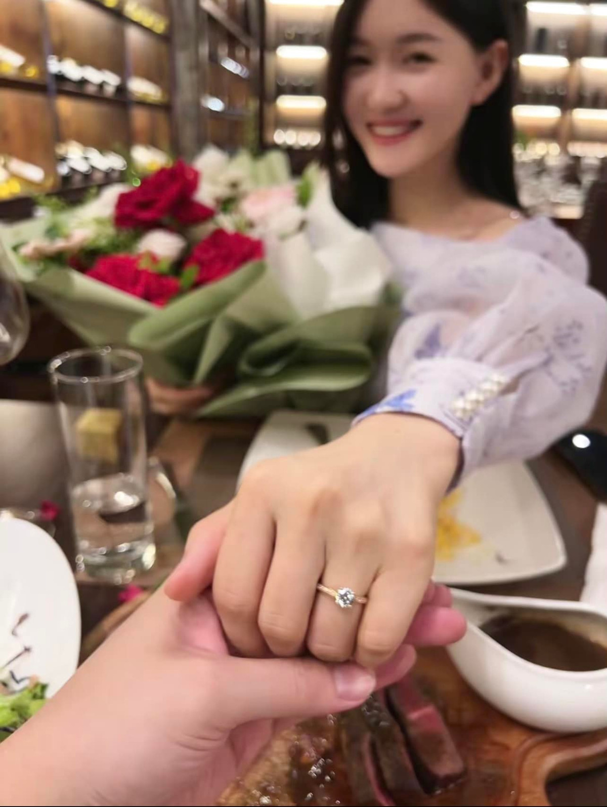 Cô dâu ngày thường theo đuổi phong cách nhẹ nhàng, nữ tính.