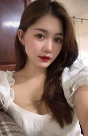 Bộ quần áo mà cô dâu mặc trong lễ cưới là áo chàm - trang phục truyền thống của phụ nữ dân tộc Tày. Hiện, bộ trang phục vẫn được phụ nữ người Tày giữ gìn, mặc trong lễ cưới hay lễ hội quan trọng. (Ảnh: FBNV)