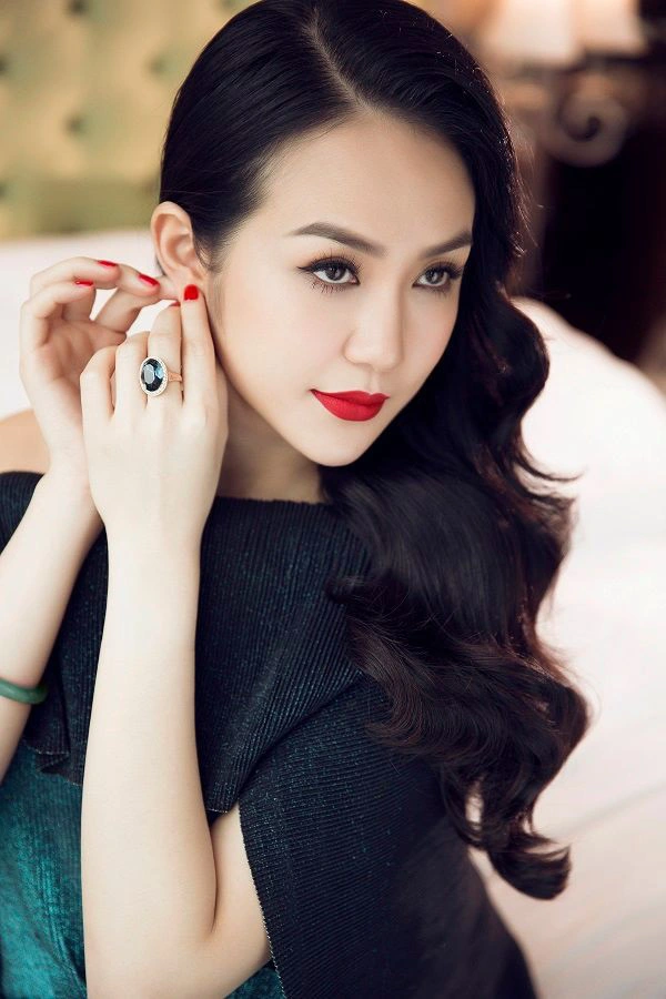 Ở tuổi ngoài 30, bà xã Tuấn Hưng là chủ của chuỗi spa nổi tiếng, đồng thời cho ra mắt dòng thương hiệu mỹ phẩm riêng.