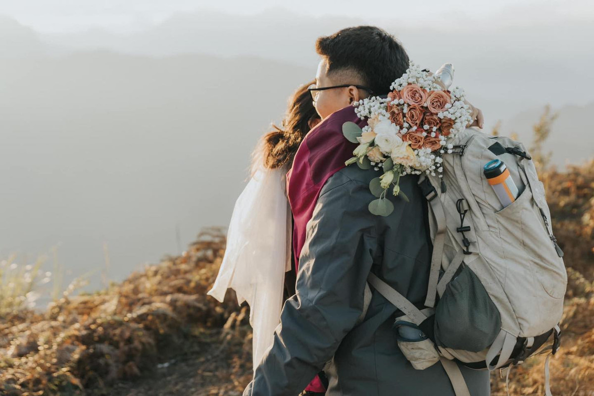 Cả 2 đã thực hiện bộ ảnh cưới theo phong cách trekking vô cùng đặc biệt.