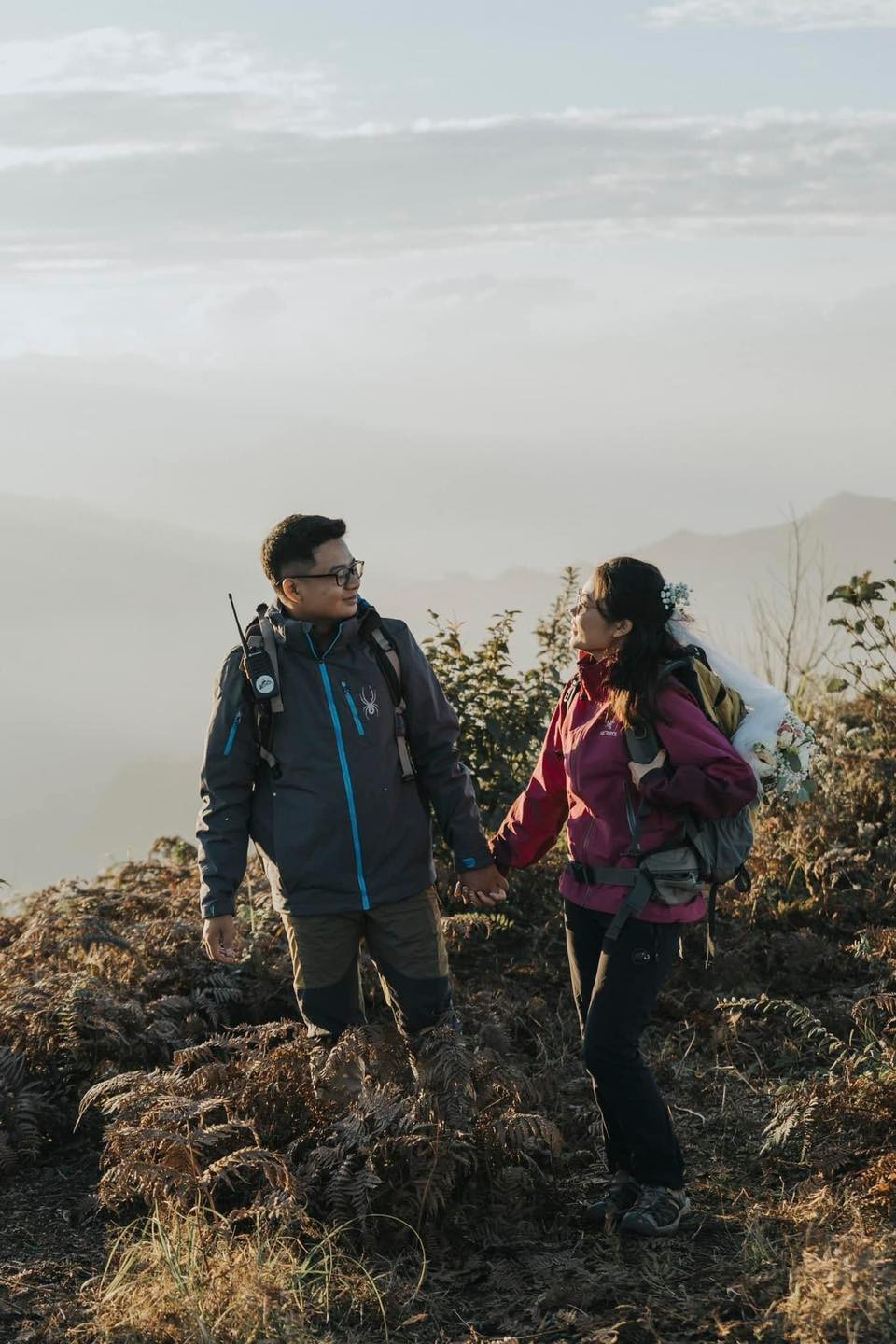 Ở phía dưới bài viết, rất nhiều người đã bày tỏ sự ngưỡng mộ, "xin vía" tình yêu của cặp đôi.