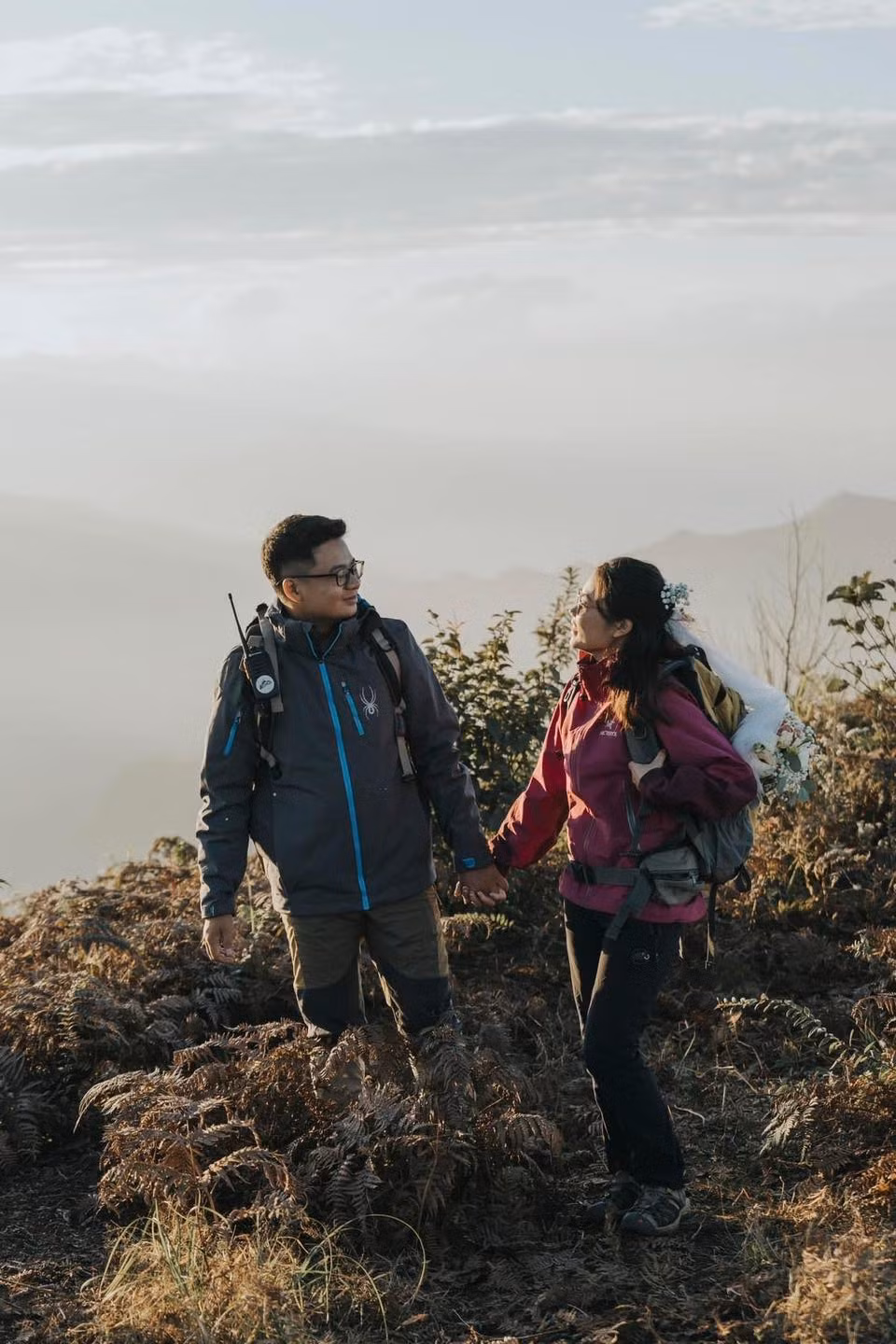 Ở phía dưới bài viết, rất nhiều người đã bày tỏ sự ngưỡng mộ, "xin vía" tình yêu của cặp đôi.