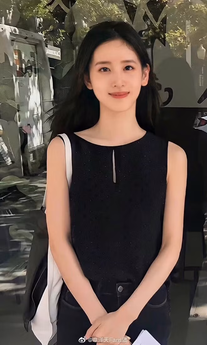 Ở tuổi 31, mặc dù không hoạt động trong làng giải trí nhưng "hot girl trà sữa" ngày nào vẫn luôn nhận được sự quan tâm của đông đảo cư dân mạng.