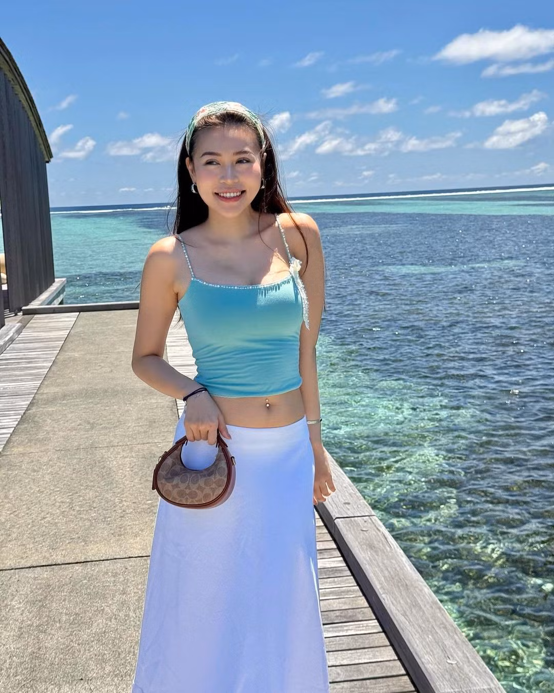 Trước đây, Nguyên thường gắn liền với phong cách thời trang trẻ trung, nữ tính. Người đẹp lựa chọn trang phục có phần kín đáo, đơn giản và ít chú trọng đến họa tiết, màu sắc.