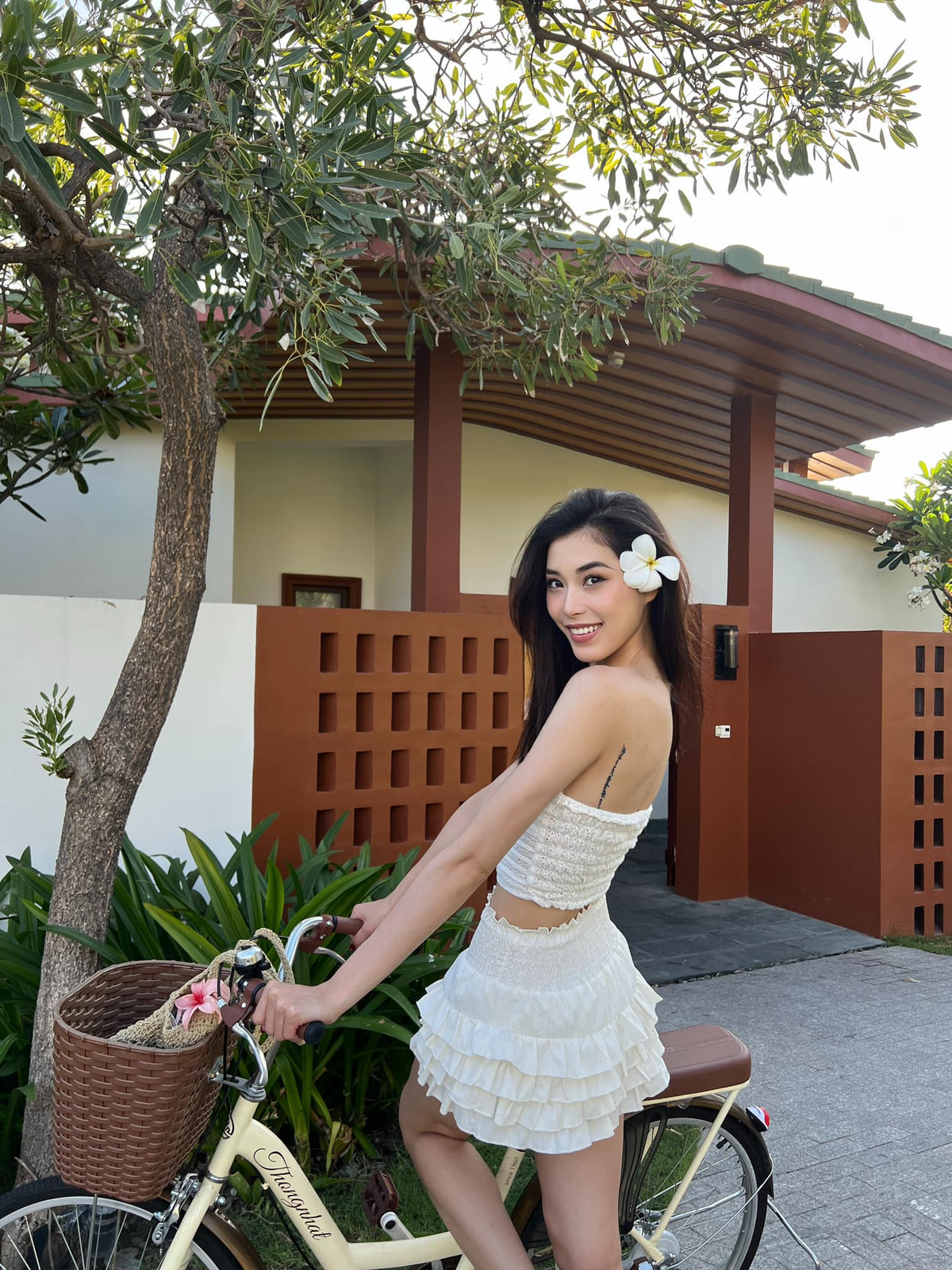 Bên cạnh đó, Đặng Thu Huyền còn tham gia các cuộc thi sắc đẹp và gặt hái được những thành công nhất định. Cô lọt vào Top 10 Hoa hậu Hoàn vũ Việt Nam 2022, lọt vào Top 5 người đẹp biển Hoa Hậu Hoàn Vũ Việt Nam 2022.