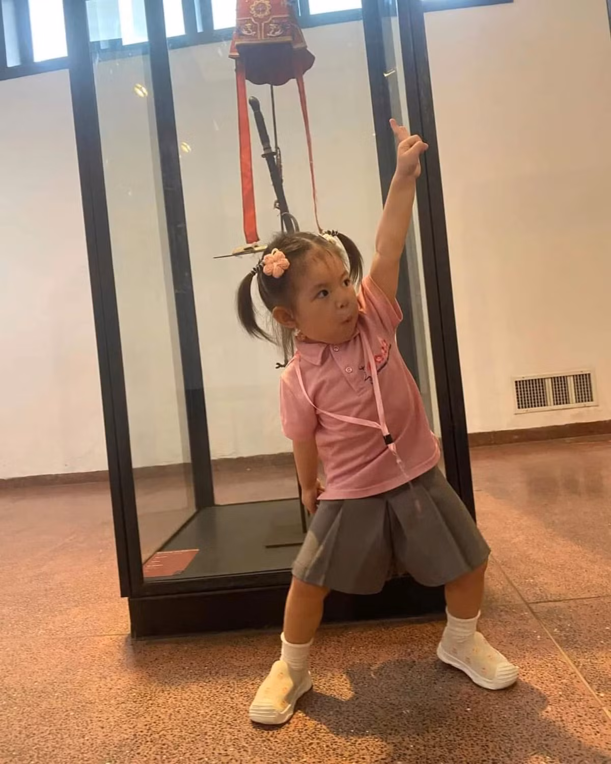 Bé Pam cũng không ít lần trở thành meme với những tấm ảnh vô tình như thế này.