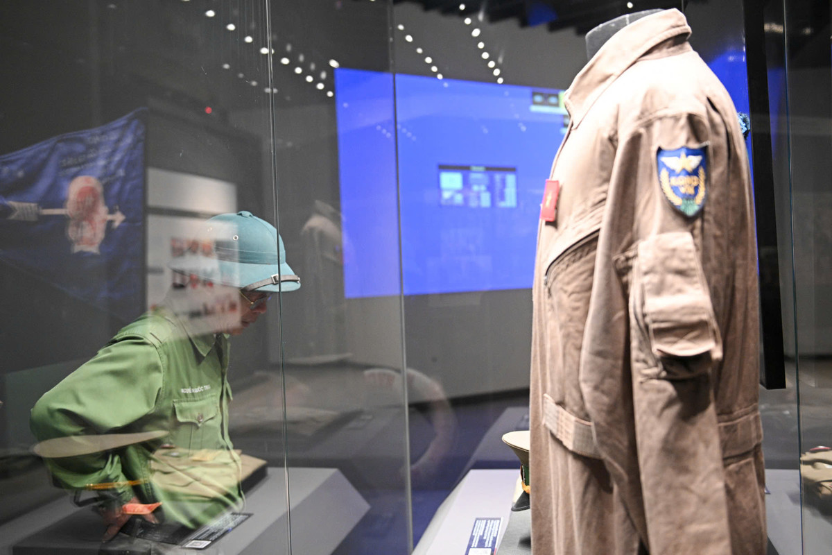 Tự hào xen lẫn cảm xúc bồi hồi, xúc động là tâm trạng chung của nhiều người, đặc biệt với những cựu chiến binh tới tham quan trong ngày đầu bảo tàng mở cửa đón khách.