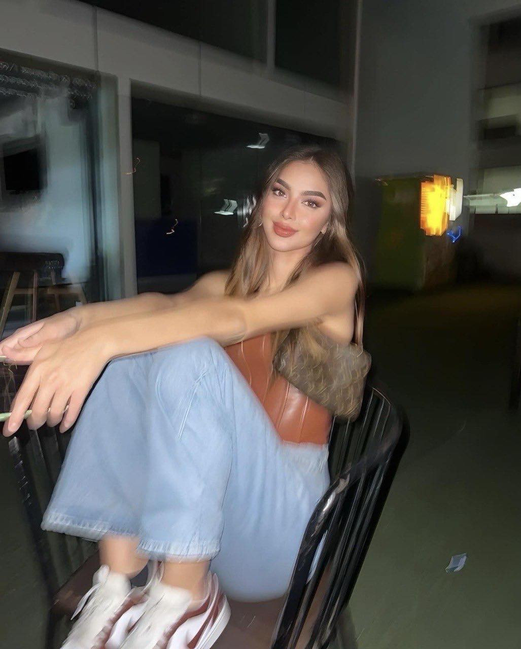 Không chỉ vậy, nàng hot girl cũng cô cùng thoải mái khi chia sẻ rằng chính cầu thủ người Hải Dương là người chủ động kết bạn trước, sau khoảng thời gian 3-4 tháng cả hai mới chính thức hẹn hò.