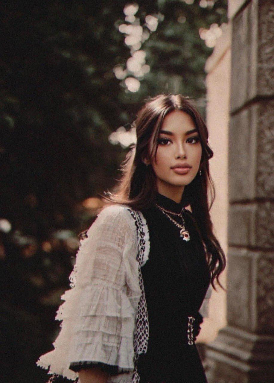 Tuy nhiên, Văn Thanh chưa từng công khai và chính thức xác nhận về mối quan hệ này. Sau đó, cặp đôi cũng không còn cập nhật gì thêm nên người hâm mộ không thể rõ thời gian cả 2 hết tình cảm.