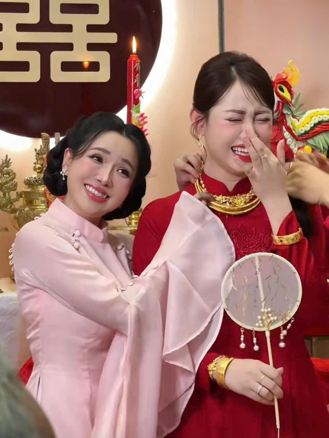 Tối 24/11, Việt Phương Thoa và Chí Thành chính thức về chung một nhà bằng đám cưới hoành tráng ở TP.HCM.