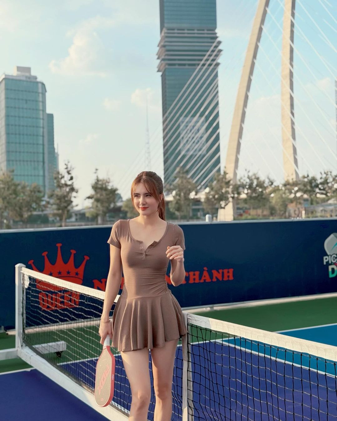 Cô nàng thể hiện niềm đam mê với bộ môn hot hit này khi thường xuyên khoe ảnh trên sân tập.