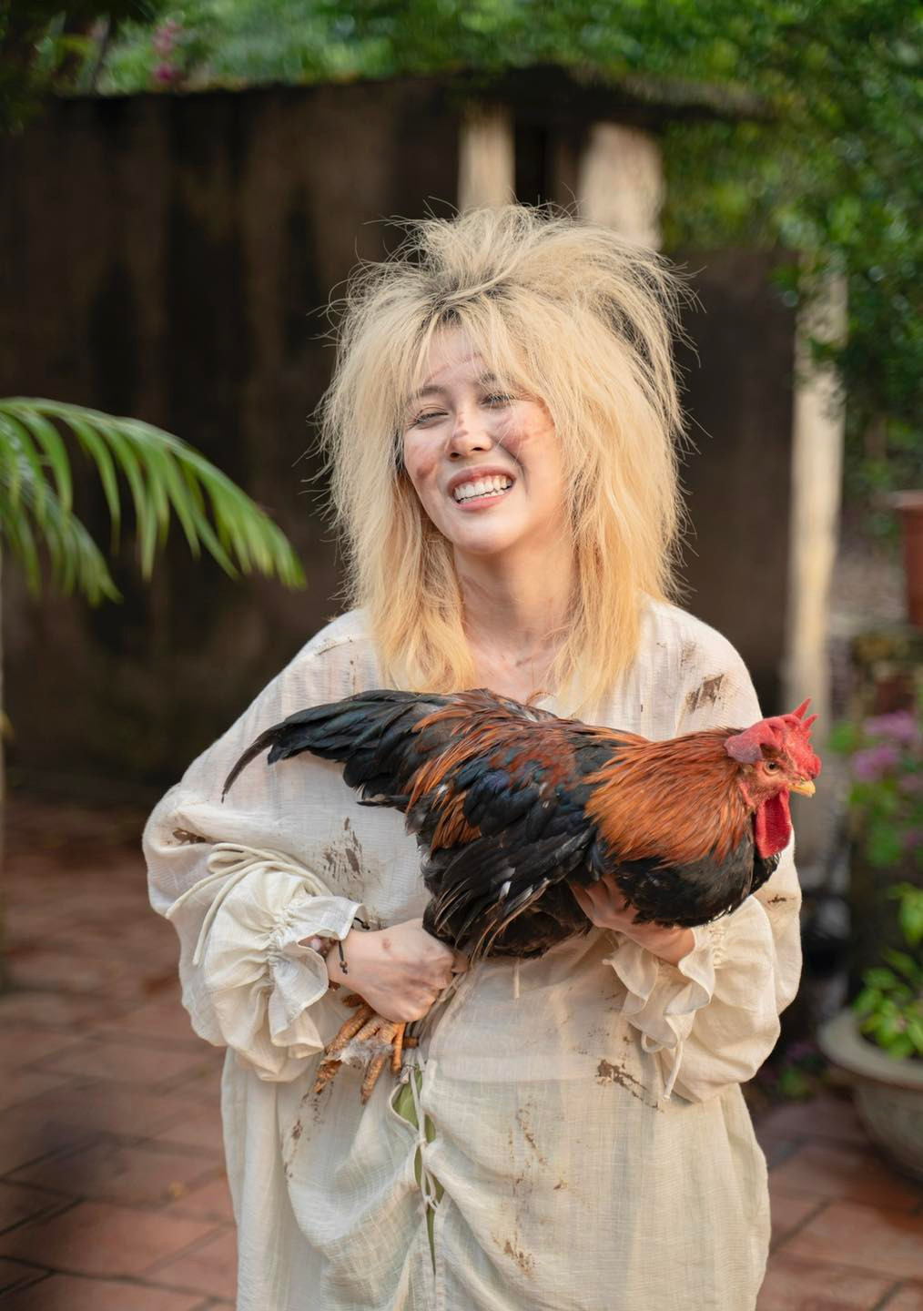 Các chương trình có sự tham gia của Hậu Hoàng như Sao Nhập Ngũ, Sàn Đấu Vũ Đạo,... cũng tạo được hiệu ứng đáng kể, thu hút sự quan tâm của đông đảo khán giả.