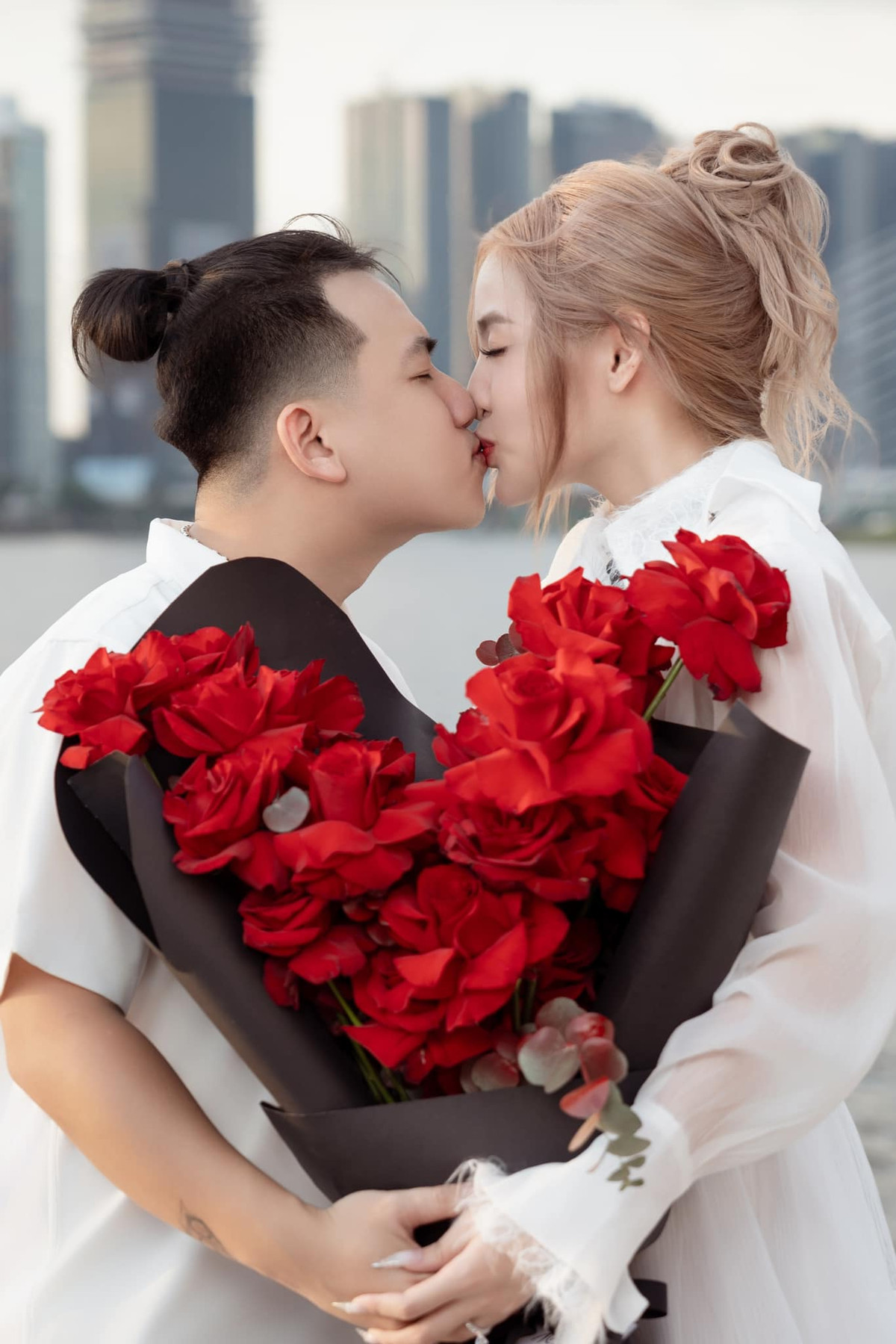 Trên mạng xã hội, chồng sắp cưới của Trần Thanh Tâm chỉ theo dõi một mình cô và dành hẳn một bộ sưu tập để lưu lại những kỉ niệm, khoảnh khắc hạnh phúc của cặp đôi.