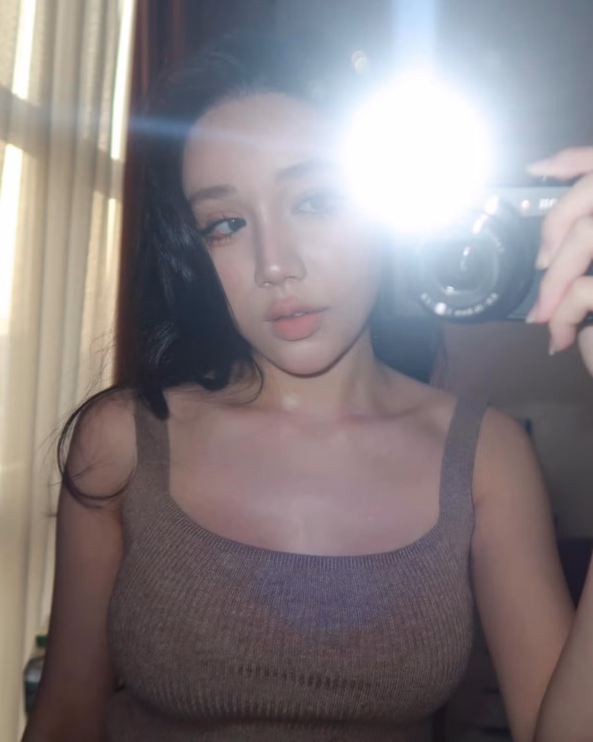 Với những người theo dõi Yogurt Ng từ lâu, có thể nhận thấy thời gian gần đây, cô nàng chăm chỉ thả ảnh khoe dáng gợi cảm hơn, từ sau khi tuyên bố đường ai nấy đi với cựu tuyển thủ VCS - Zeros.