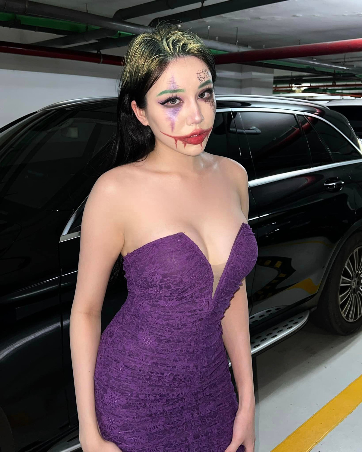 Phần make-up cũng được cô nàng tỉ mỉ tạo hình vô cùng ấn tượng.