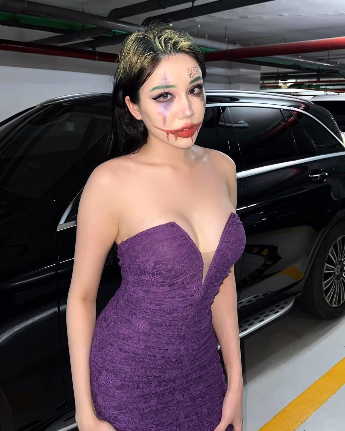 Phần make-up cũng được cô nàng tỉ mỉ tạo hình vô cùng ấn tượng.