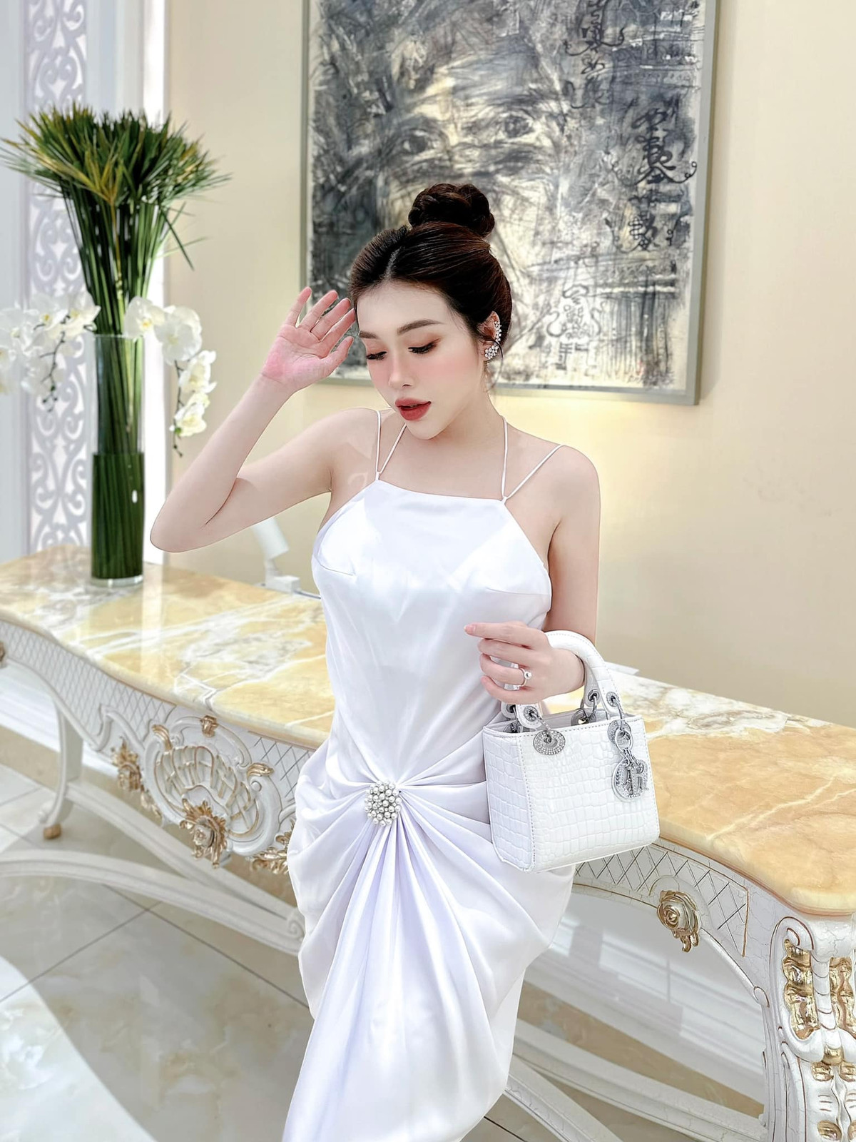 Dù chỉ sở hữu chiều cao 1m62 nhưng với số đo 3 vòng chuẩn, cô nàng vẫn vô cùng gợi cảm mỗi lần xuất hiện.