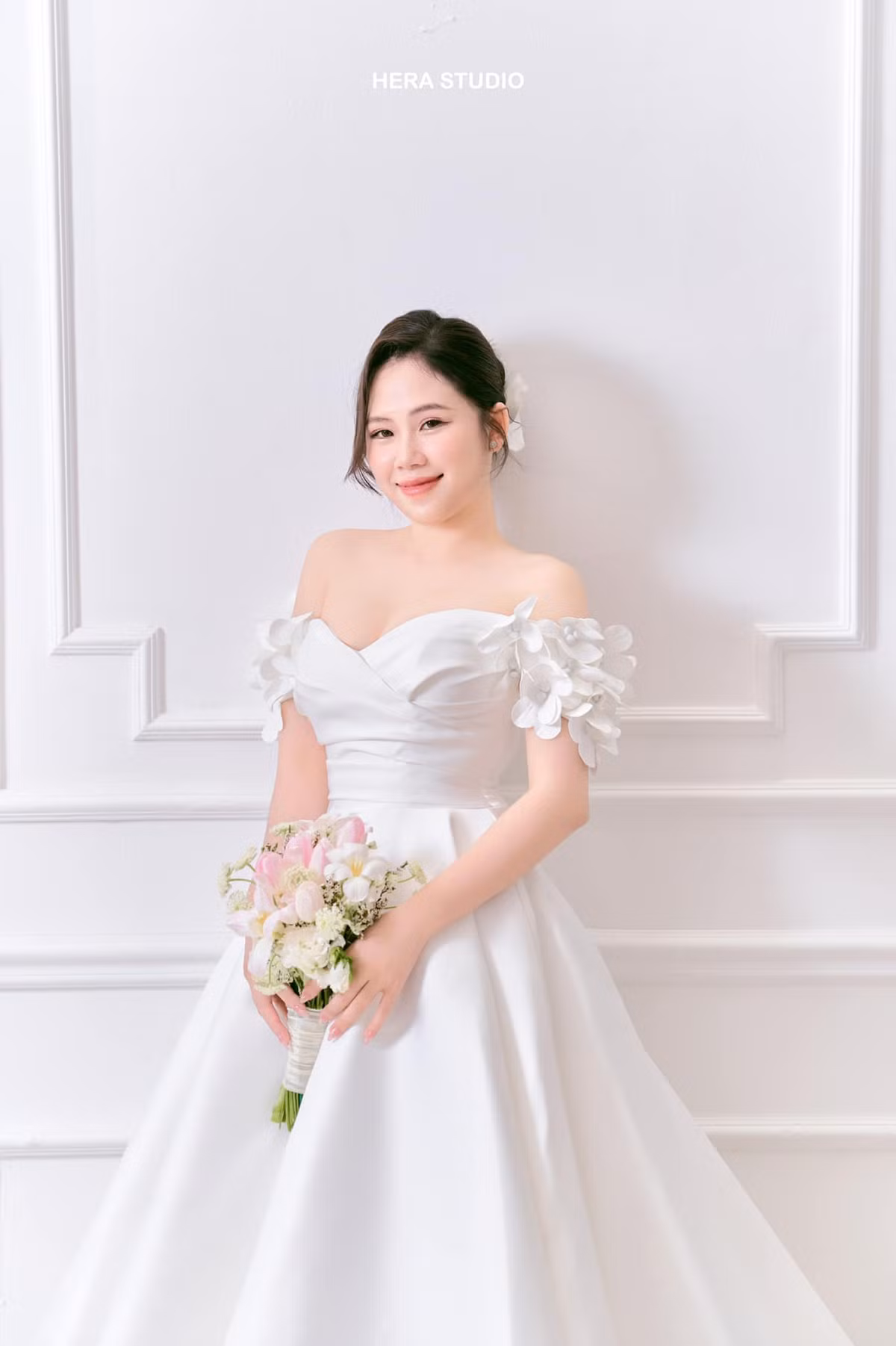 Huyền Trang gây ấn tượng với người hâm mộ nhờ vẻ ngoài xinh xắn, dịu dàng. (Ảnh: FBNV)