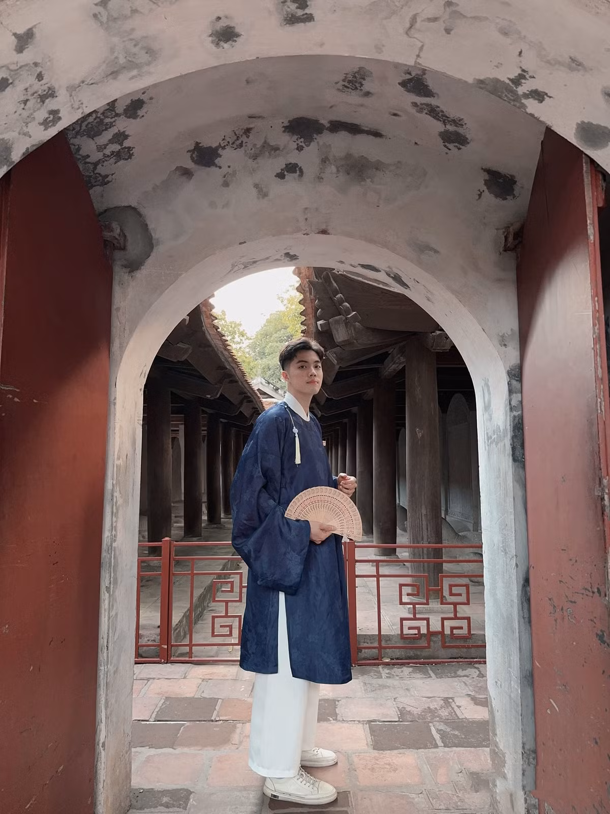 Hình ảnh đời thường của thầy giáo 9x. (Ảnh: FBNV)