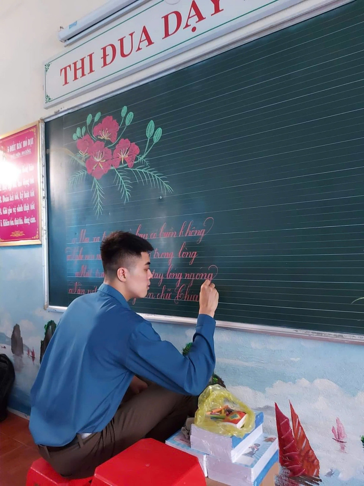 Sau khi học đại xong xong, ra tường Thành Thái đi dạy hợp đồng 1 năm và đi nghĩa vụ quân sự theo chỉ tiêu của Phòng Giáo dục.