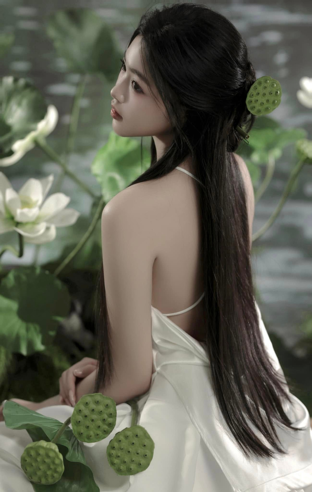 Càng lớn, Lọ Lem ngày càng trở thành tâm điểm của truyền thông khi trổ mã với nhan sắc xinh đẹp cùng thẩn thái chuẩn hoa hậu.