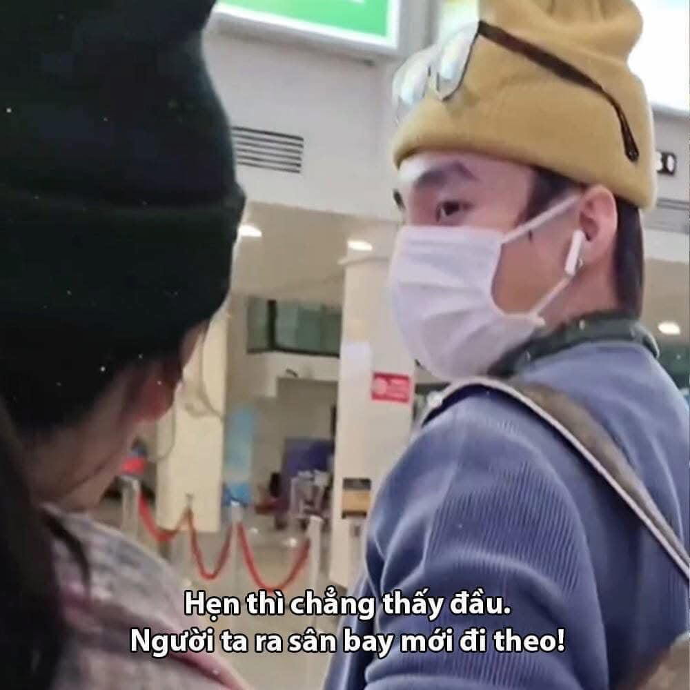 Nhiều người còn chế lại hình ảnh lúc fan ra sân bay tiễn nam ca sĩ theo giọng điệu hờn dỗi: "Hẹn thì chẳng thấy đâu. Người ta ra sân bay mới đi theo". (Ảnh: Facebook)