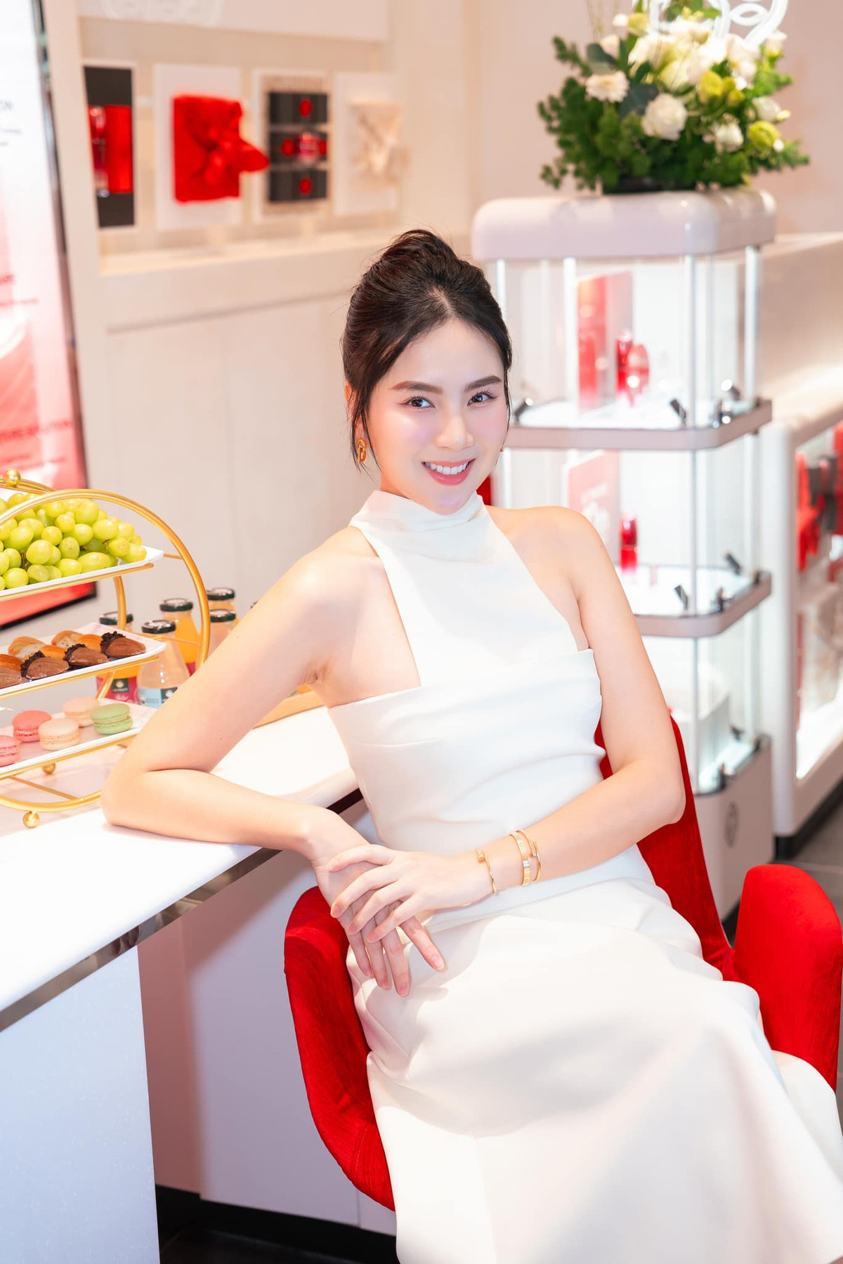 Cô nàng luôn xuất hiện với hình ảnh rạng ngời, tích cực.