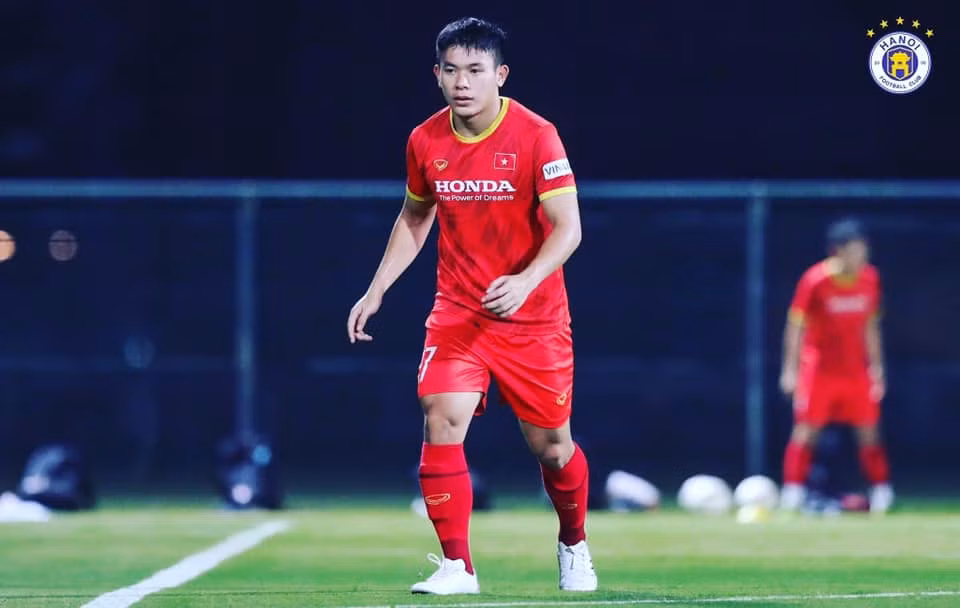 Sau khi Đoàn Văn Hậu chuyển đến Công An Hà Nội, Lê Văn Xuân được kỳ vọng sẽ thay thế người bạn thân để đảm nhận vị trí hậu vệ trái của CLB Hà Nội. Tuy nhiên, sự nghiệp của cầu thủ này bị gián đoạn do chấn thương nặng trong trận bán kết với Malaysia tại SEA Games 31.