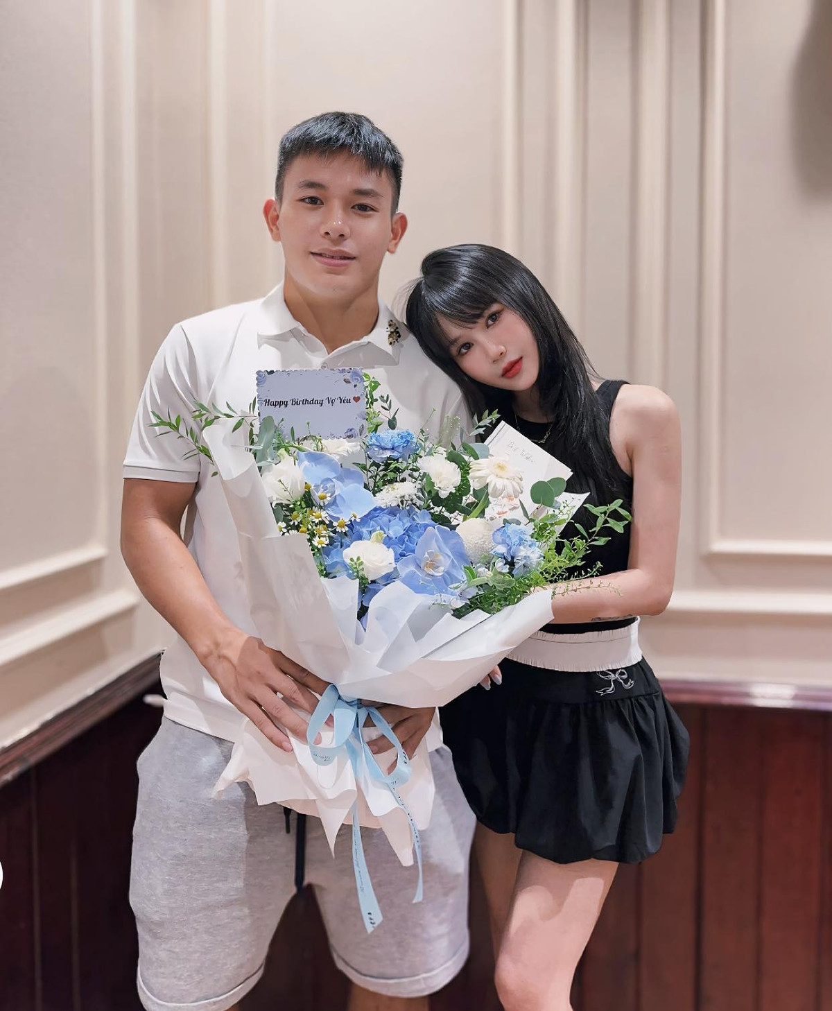 Lê Văn Xuân và Quỳnh Anh đã có gần 4 năm hẹn hò. Mặc dù là người có lối "sống ẩn" trên mạng xã hội, tuy nhiên những ngày lễ quan trọng Văn Xuân đều đăng bài chúc mừng bạn gái.