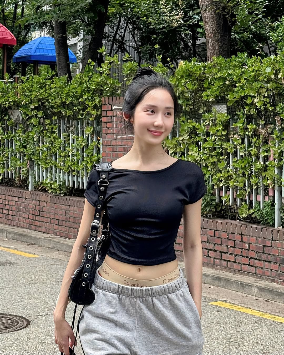 Cùng với nhan sắc nổi bật, tính cách hòa đồng, thân thiện cùng vẻ đáng yêu trứ danh giúp cô thu về một lượng người hâm mộ hùng hậu. (Ảnh: IGNV)