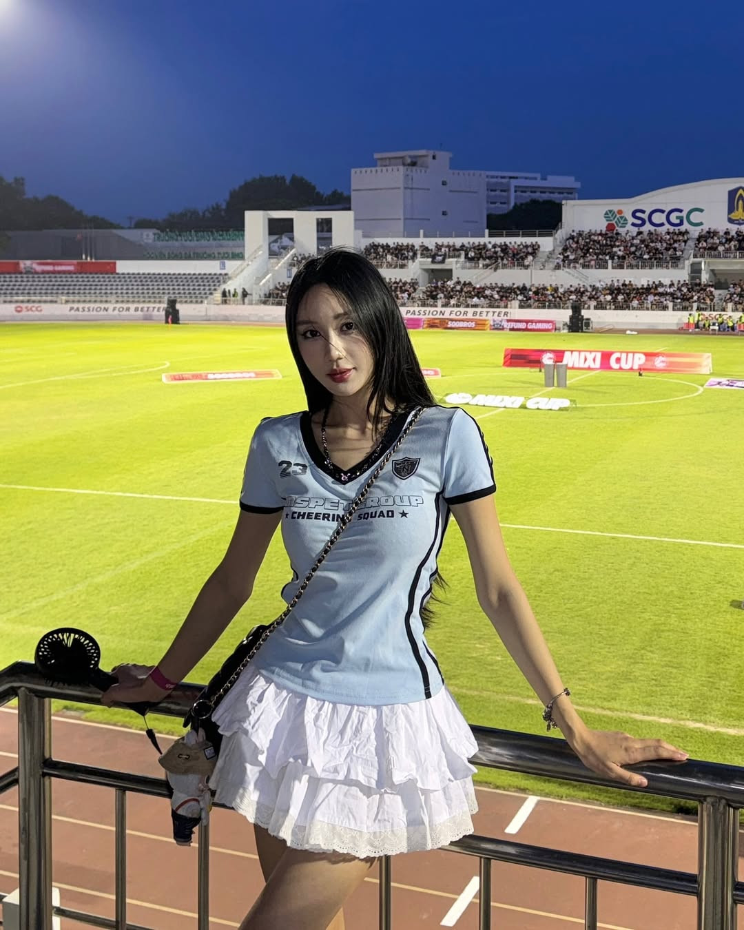 Lời thú tội "ngoan ngoãn" và ngọt ngào của Mina Young khiến fan của cô nàng không nỡ giận mà vô cùng ủng hộ quyết định này của nữ streamer: "Cơ thể mỗi người là do người đó tự quyết định, miễn sao mình cảm thấy đẹp và tự tin là được rồi, luôn ủng hộ chị iu", "nhan sắc ngày càng thăng hạng".