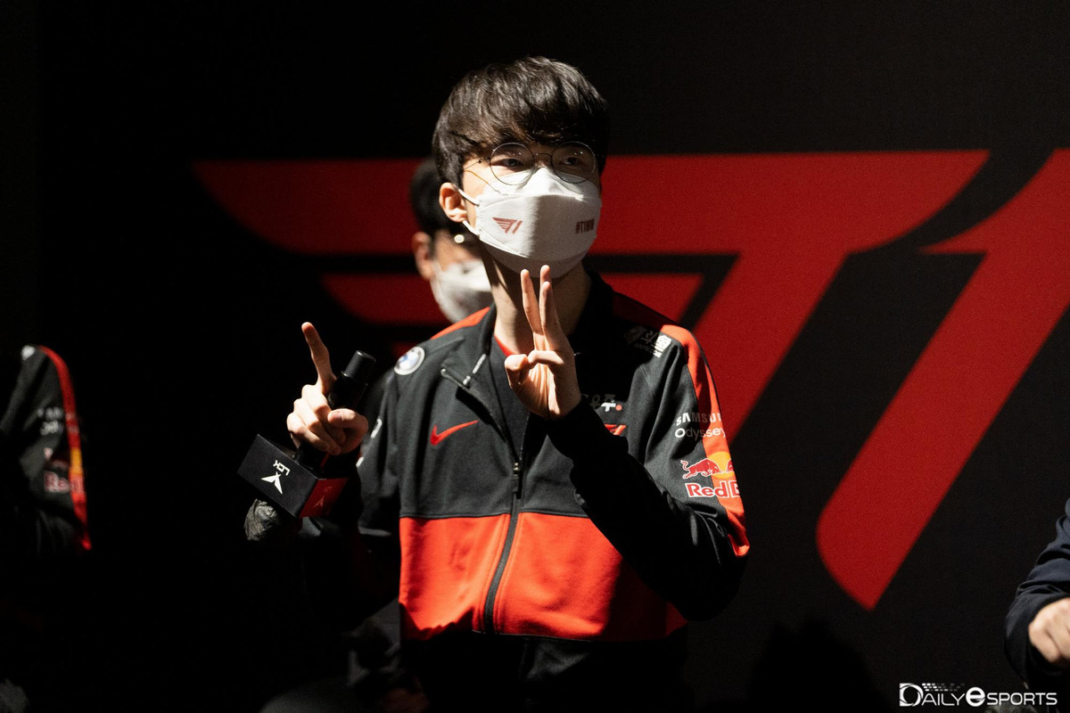 Ở tuổi 28, khi nhiều tuyển thủ chuyên nghiệp khác đã giải nghệ thì "quỷ vương" vẫn tiếp tục khẳng định "phong độ là nhất thời, đẳng cấp là mãi mãi". Người ta cũng thường tò mò với bấy nhiêu năm thi đấu, tài sản hiện tại của Faker là bao nhiêu?