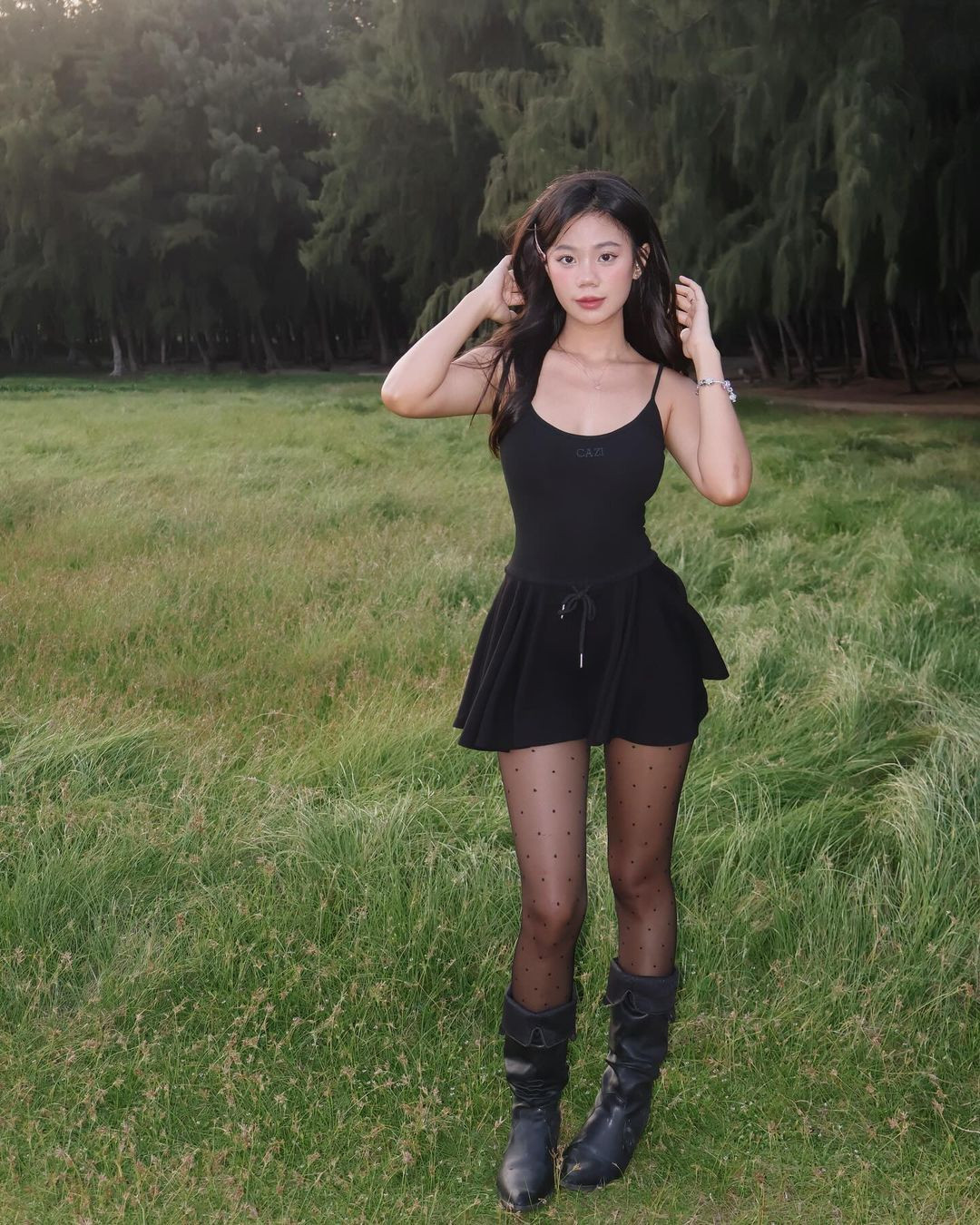 Nhờ có thân hình chuẩn chỉnh cùng nhan sắc xinh đẹp, Thảo da ua được nhiều nhãn hàng chọn mặt gửi vàng mời làm mẫu thời trang.