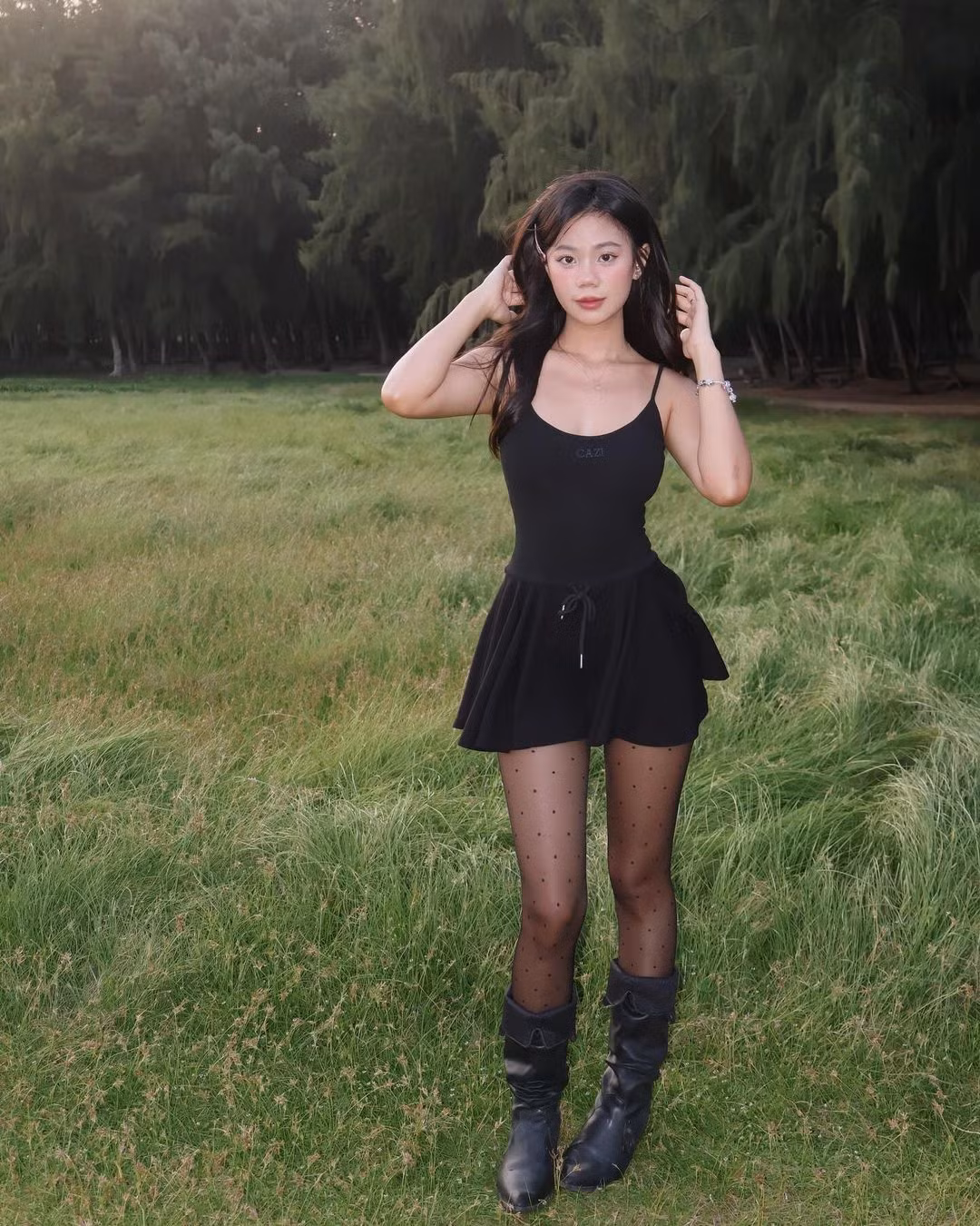 Nhờ có thân hình chuẩn chỉnh cùng nhan sắc xinh đẹp, Thảo da ua được nhiều nhãn hàng chọn mặt gửi vàng mời làm mẫu thời trang.